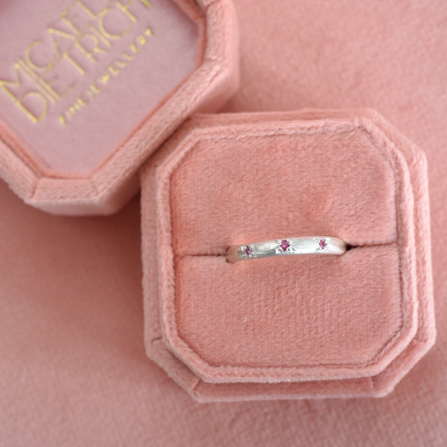 Shimmer sapphire scatter band