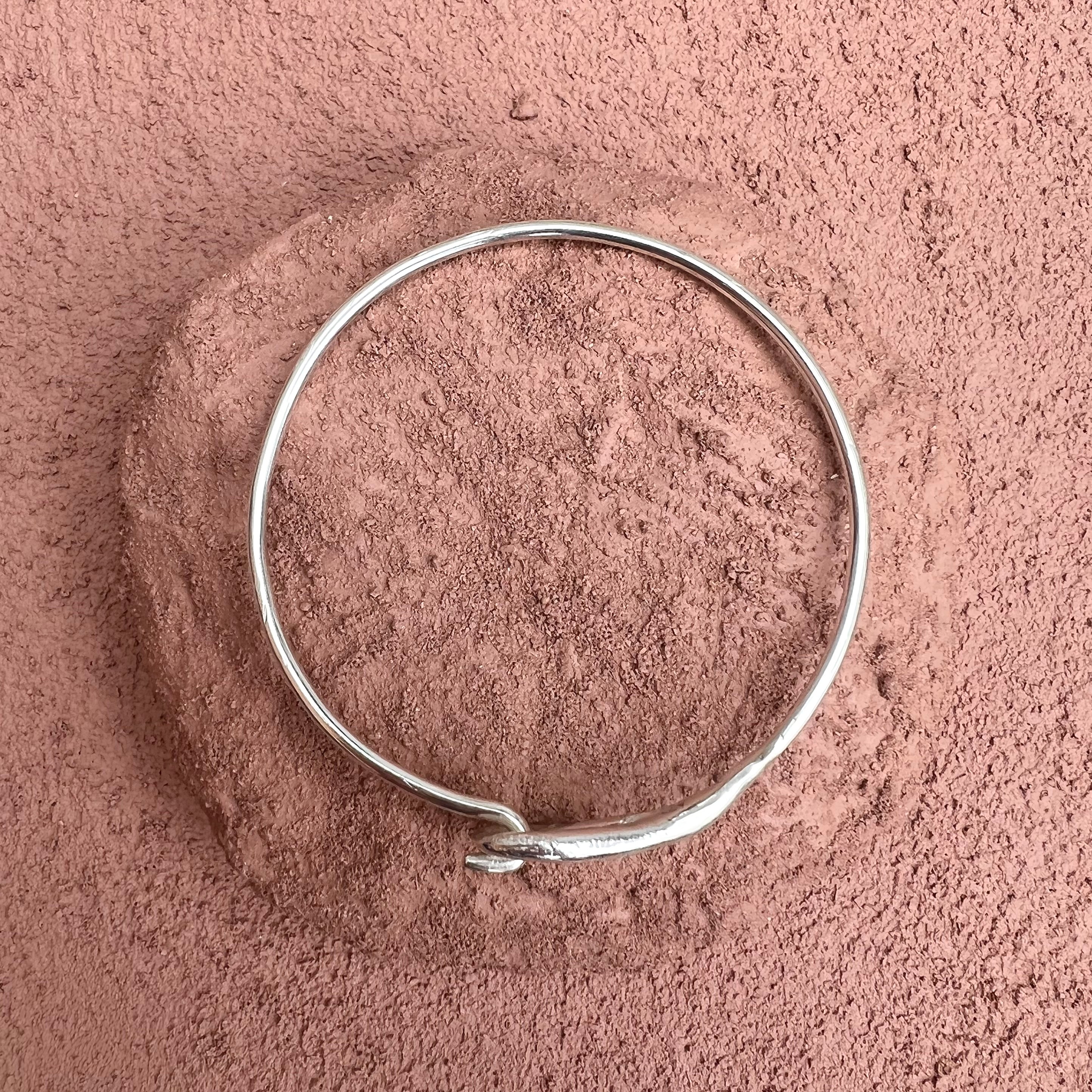 curve bangle